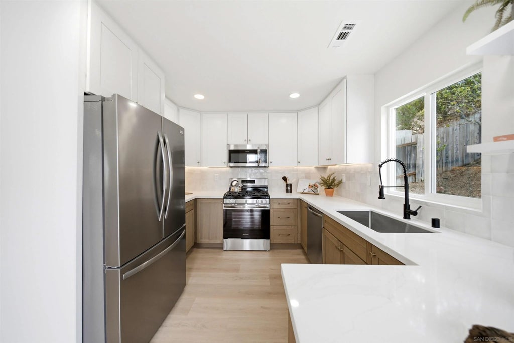 Photo of 4325 Via Tercero, Oceanside, CA 92056 (MLS # 260016157)