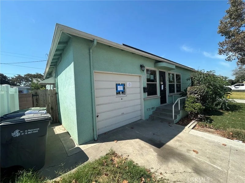 2736 E Jackson