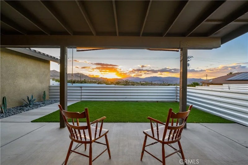 8585 Warren Vista