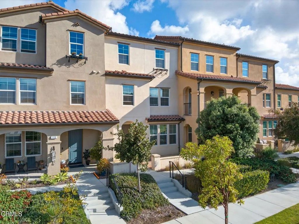 Photo of 127 Klamath Street, Ventura, CA 93001 (MLS # V1-32862)
