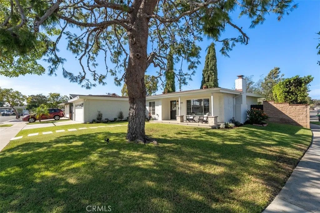 2835 Portola