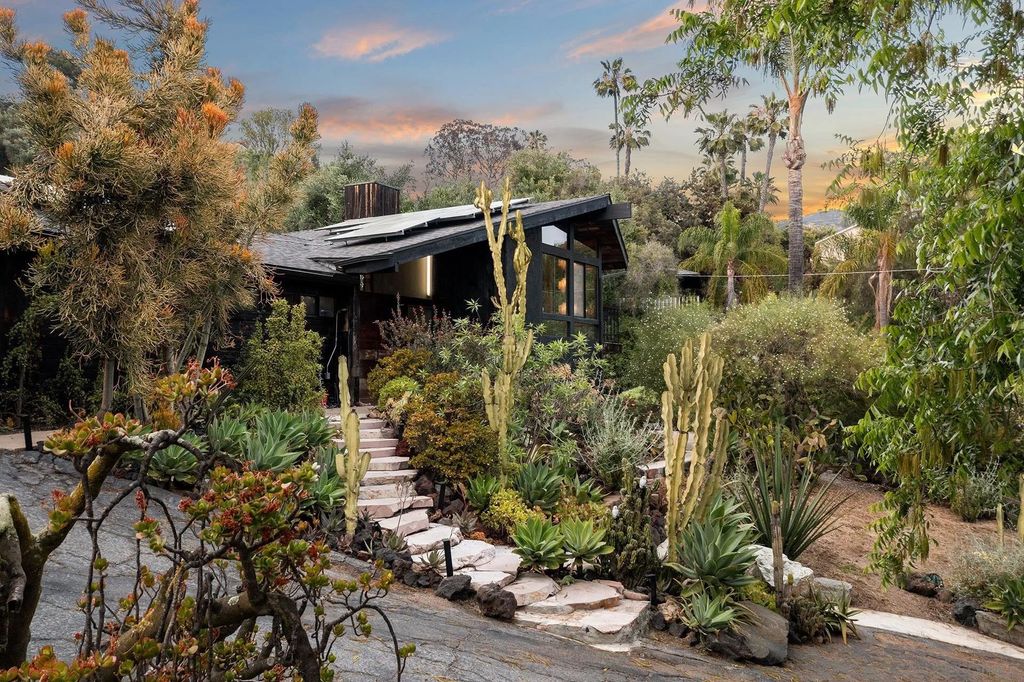Photo of 9364 Edgewood Dr, La Mesa, CA 91941 (MLS # 260011981)