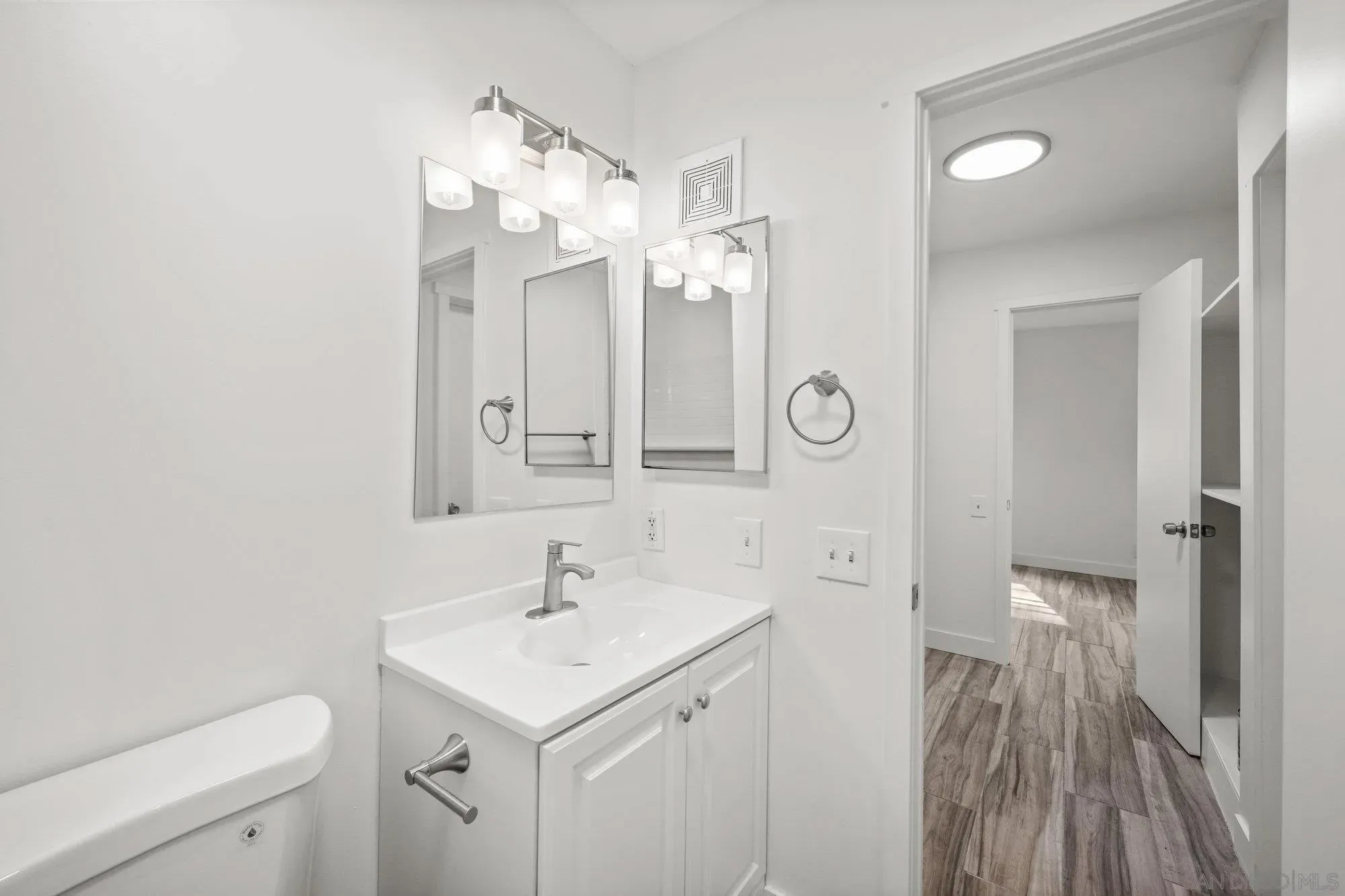 San Diego, California 92117, United States, ,1 BathroomBathrooms,Residential,Active,212347