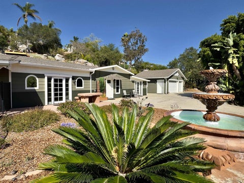 Photo of 1418 York Dr, Vista, CA 92084 (MLS # 260014280)