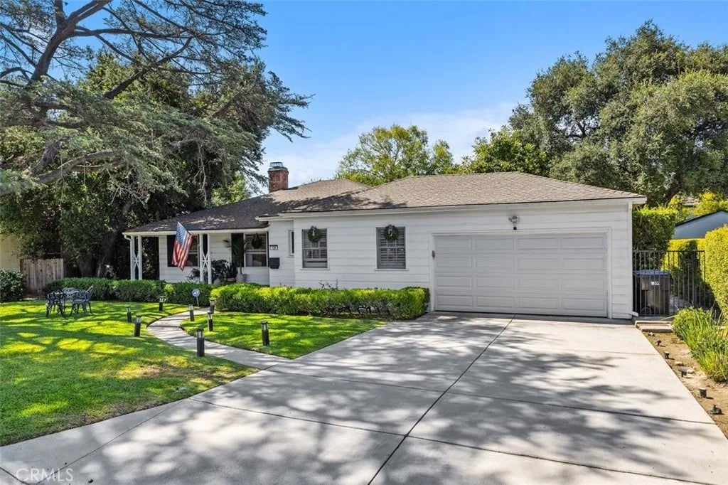 126 W Floral Avenue