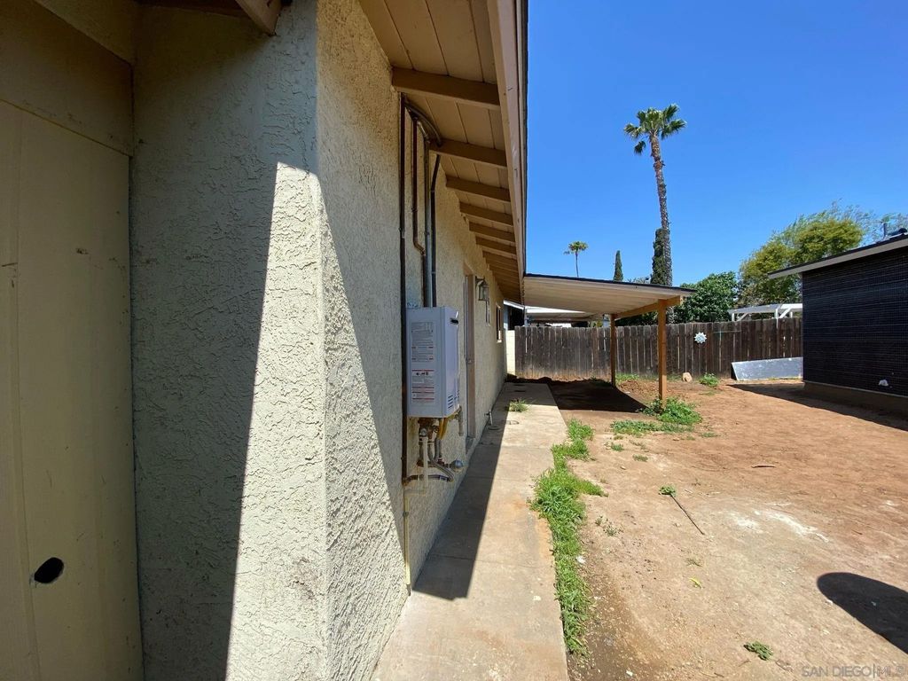 Photo of 634 Aster St, Escondido, CA 92027 (MLS # 250045951)