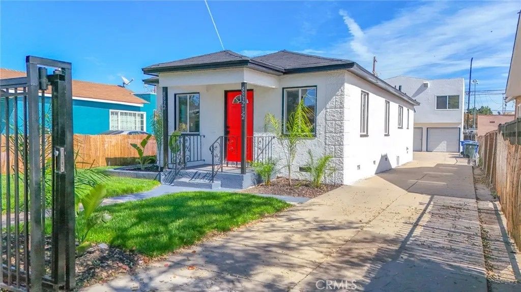 Photo of 8932 Orchard Ave, Los Angeles, CA 90044 (MLS # DW26046539)