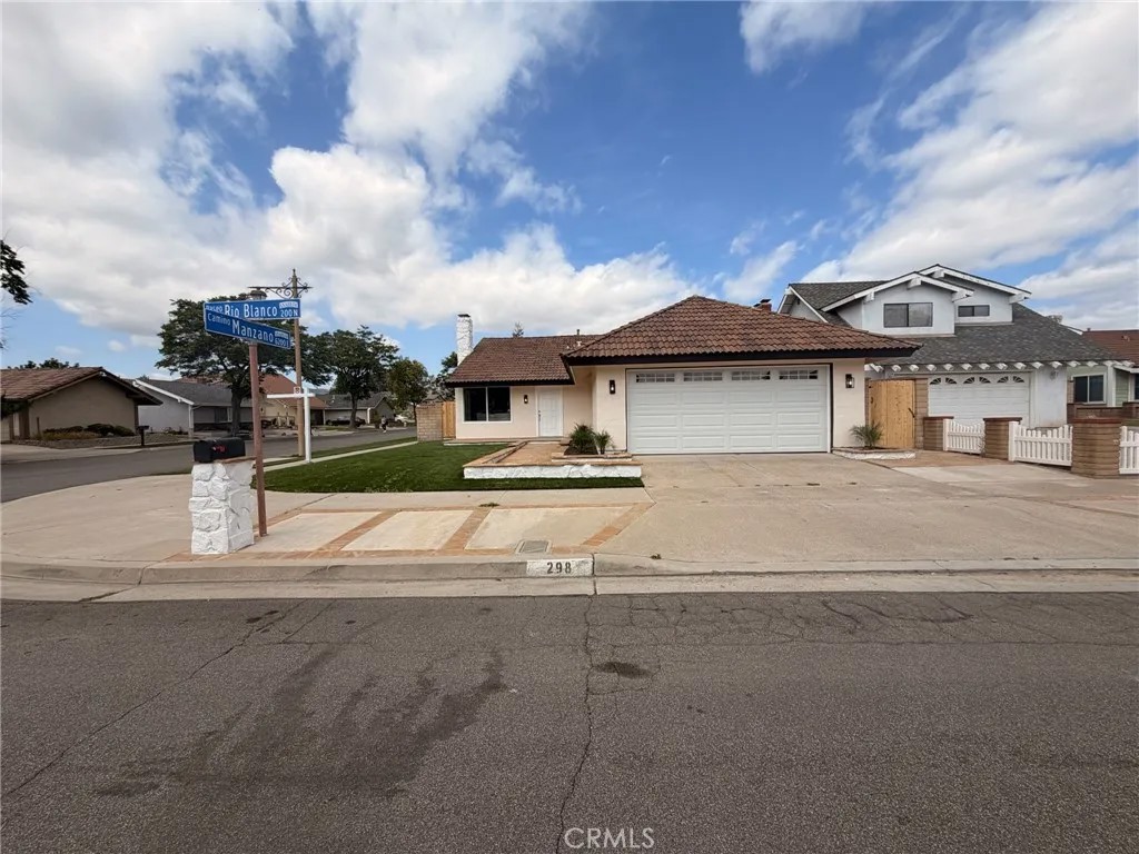 298 N Paseo Rio Blanco
