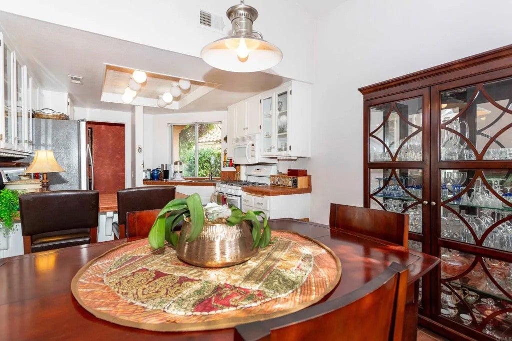 2219 Sawgrass Gln