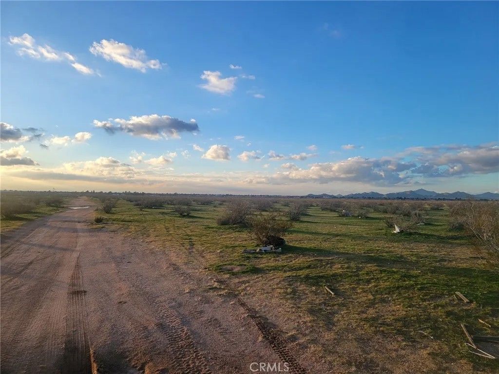 Photo of 0 Pahute, Apple Valley, CA 92307 (MLS # HD26005960)