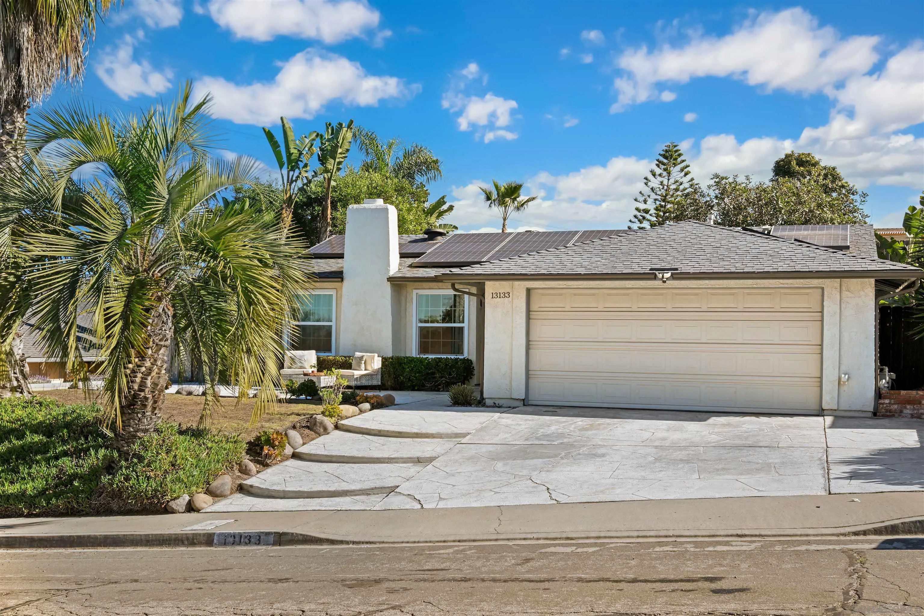 13133 Calle De Las Rosas