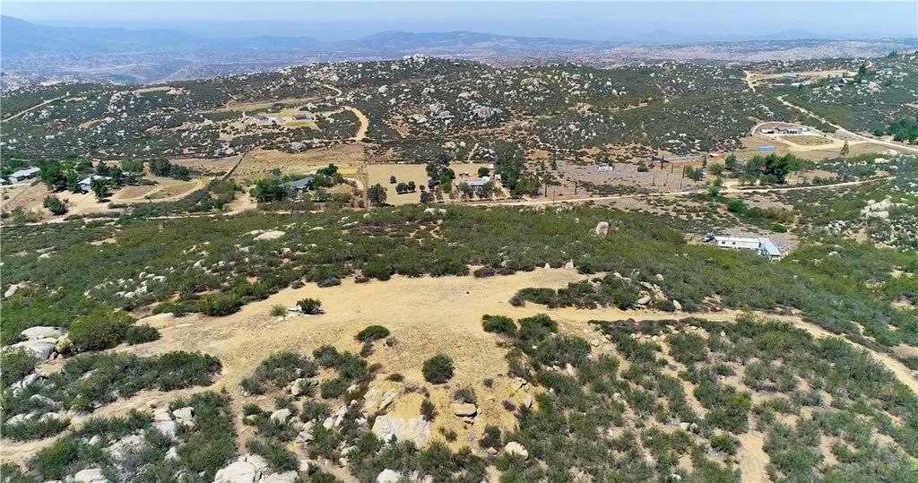 Photo of 1042 Rolling Hills, Aguanga, CA 92536 (MLS # SW26063977)