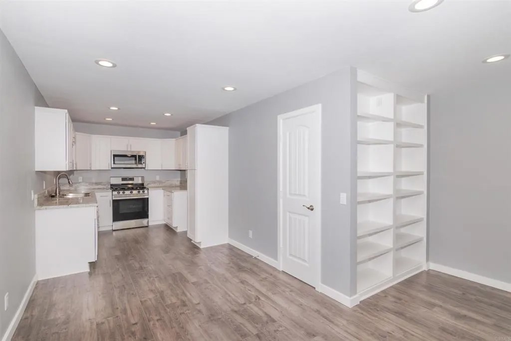 10760 N Magnolia Avenue B6