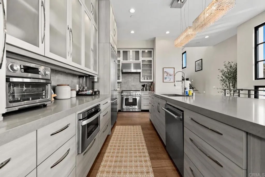 907 S Tremont Street