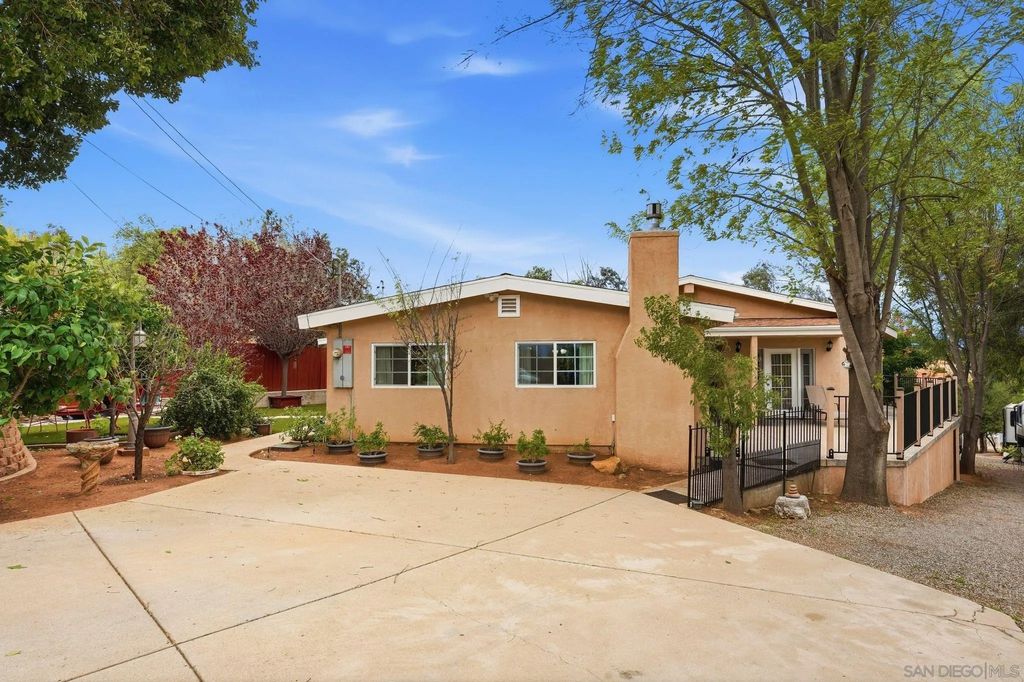 Photo of 1305 Ash St, Ramona, CA 92065 (MLS # 250046400)