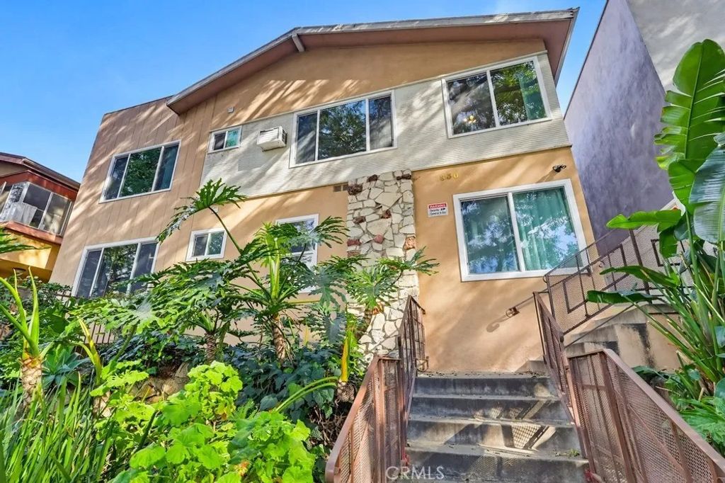 Photo of 930 N Stanley Avenue #5, West Hollywood, CA 90046 (MLS # OC26015032)