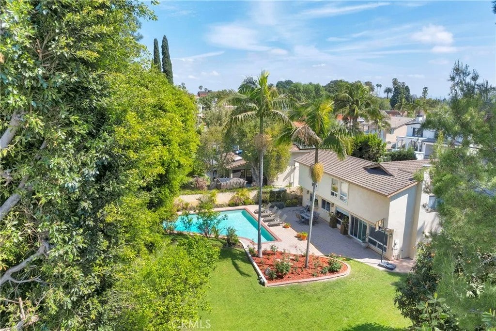 701 Pepper Tree