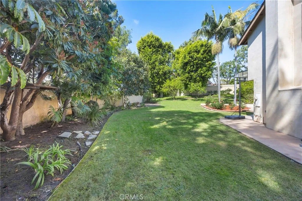 701 Pepper Tree