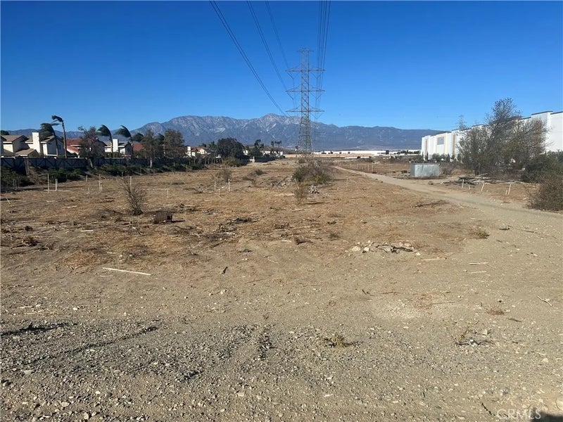 11130 E Riverside