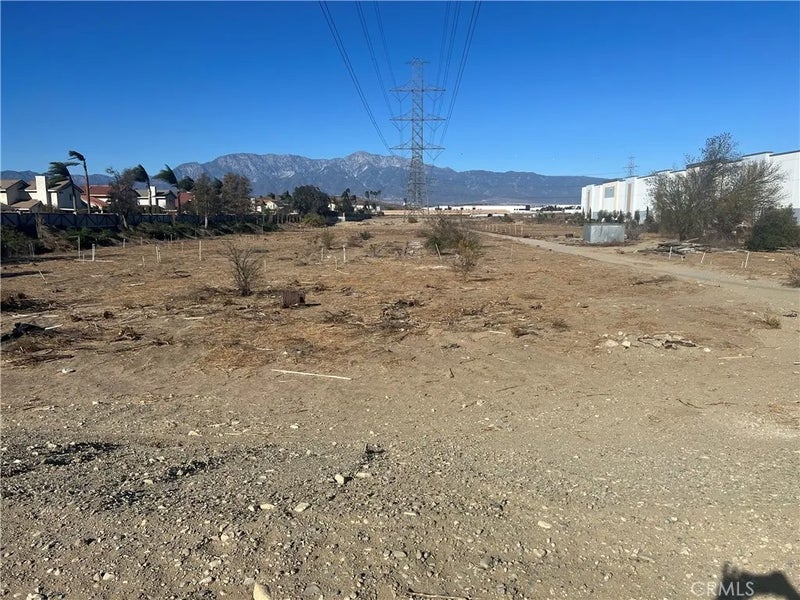 11130 E Riverside