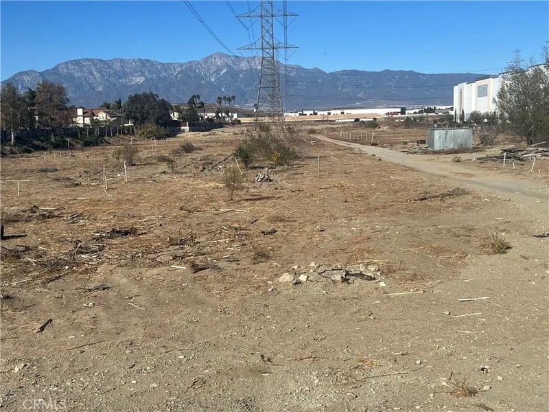 11130 E Riverside