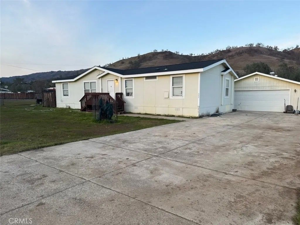 Photo of 3096 Spring Valley Road, Clearlake Oaks, CA 95423 (MLS # LC26022926)