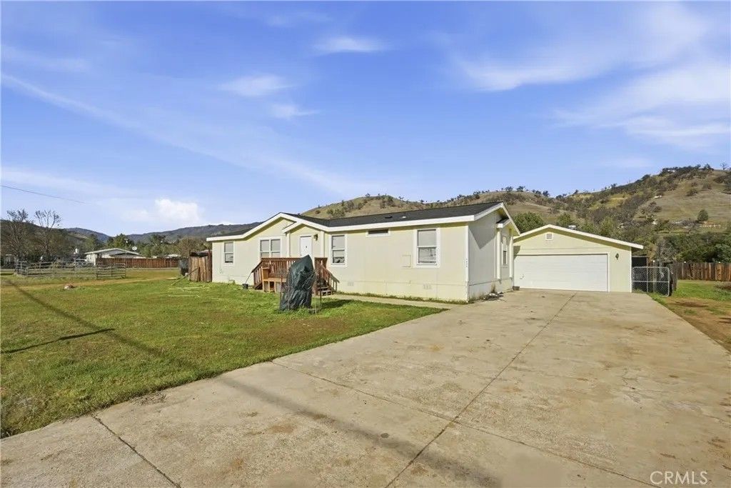 Photo of 3096 Spring Valley Road, Clearlake Oaks, CA 95423 (MLS # LC26022926)