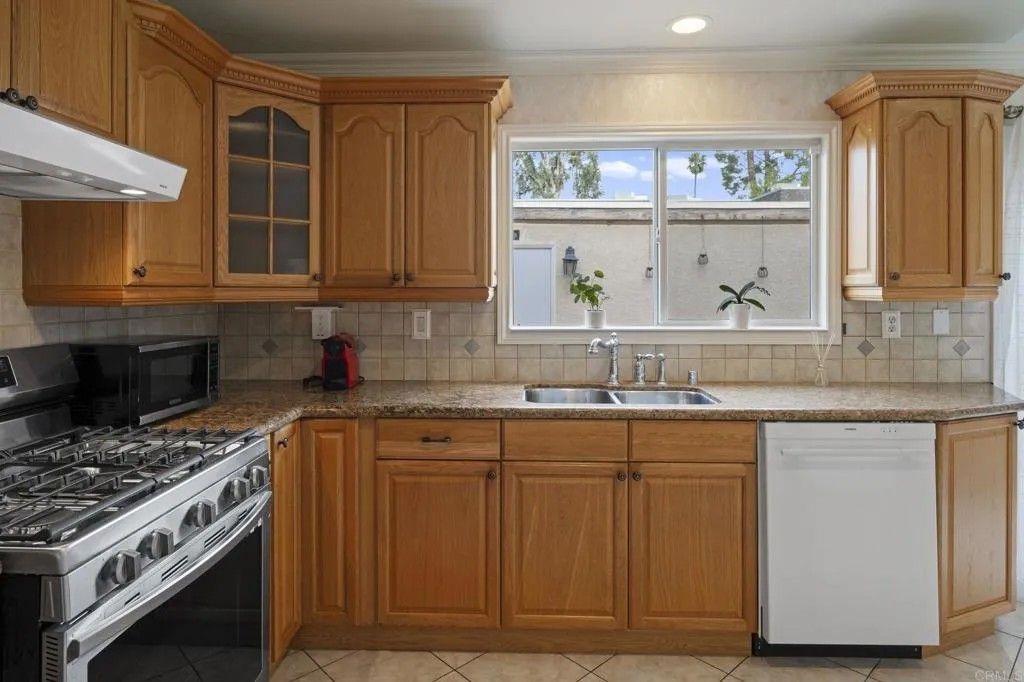 Photo of 6521 Wystone Avenue #3, Reseda, CA 91335 (MLS # NDP2601330)