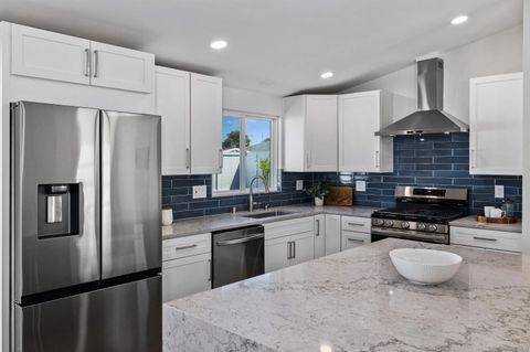 Tiny photo for 5284 Winthrop St, San Diego, CA 92117 (MLS # 250038651)