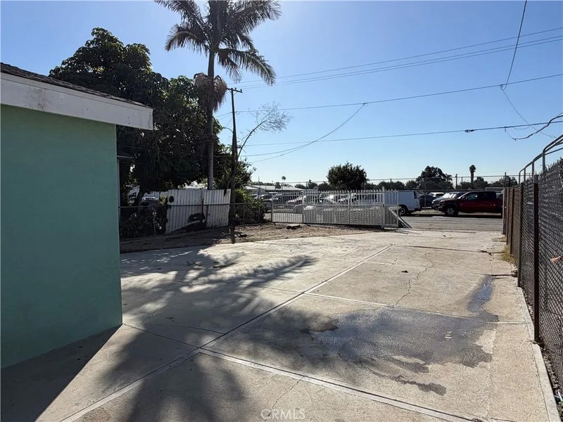 2115 E 130th