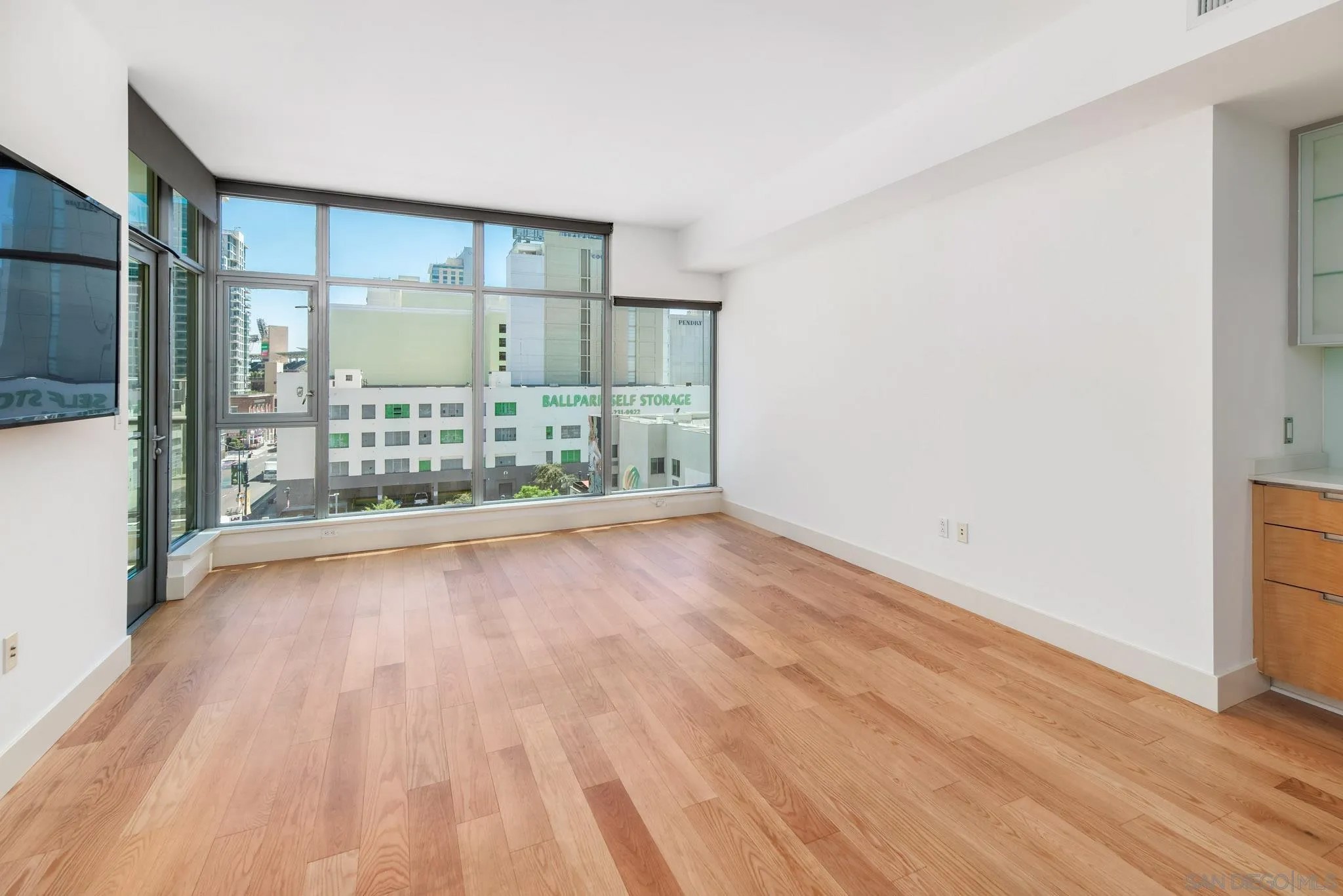 575 6th Ave 404
