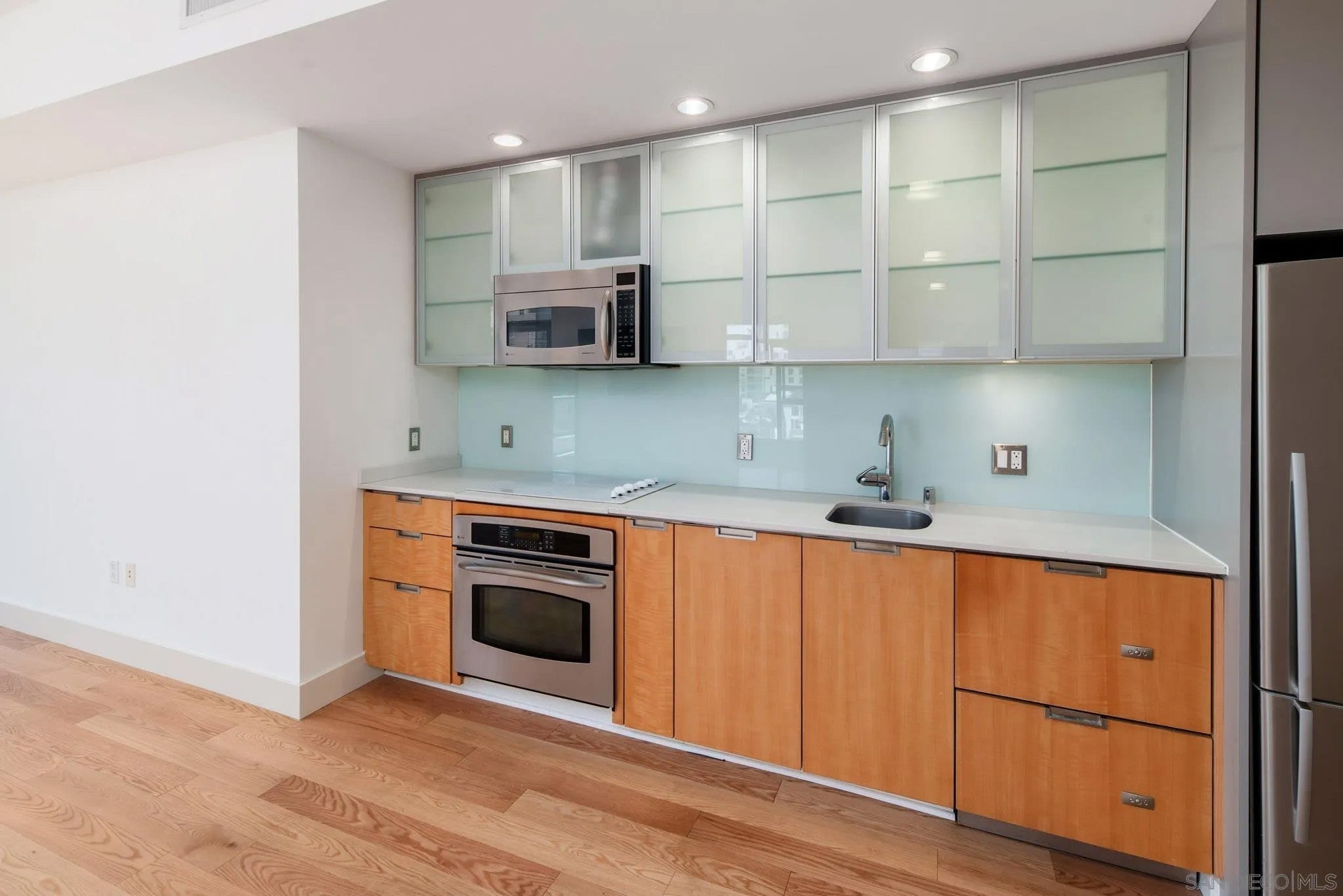 575 6th Ave 404