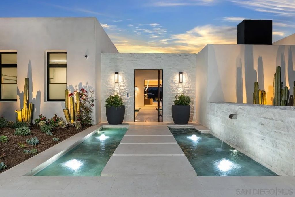 Photo of 17474 Via De Fortuna, Rancho Santa Fe, CA 92067 (MLS # 250043044)