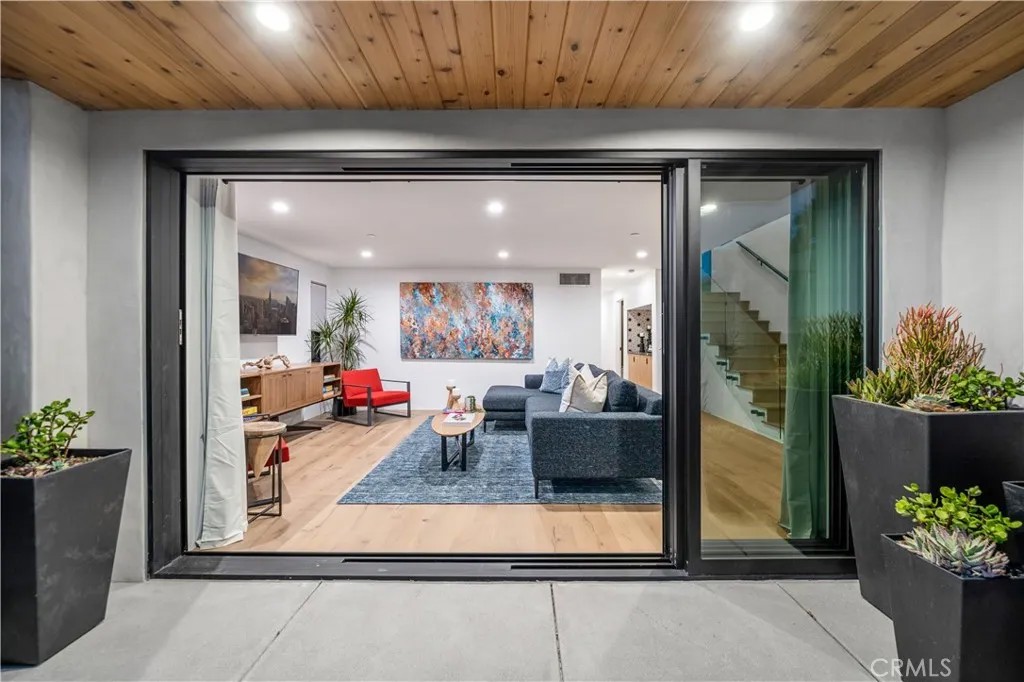 171 Savona Walk