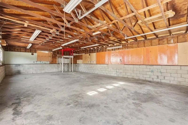 893 E 5th