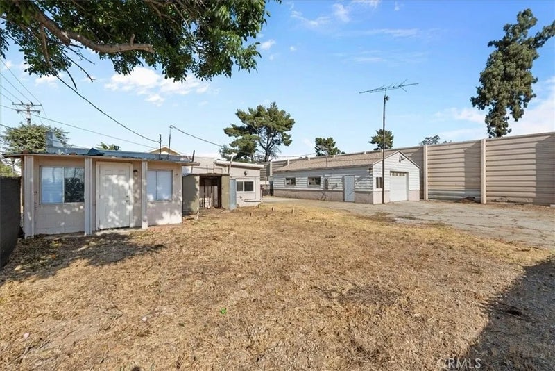 893 E 5th