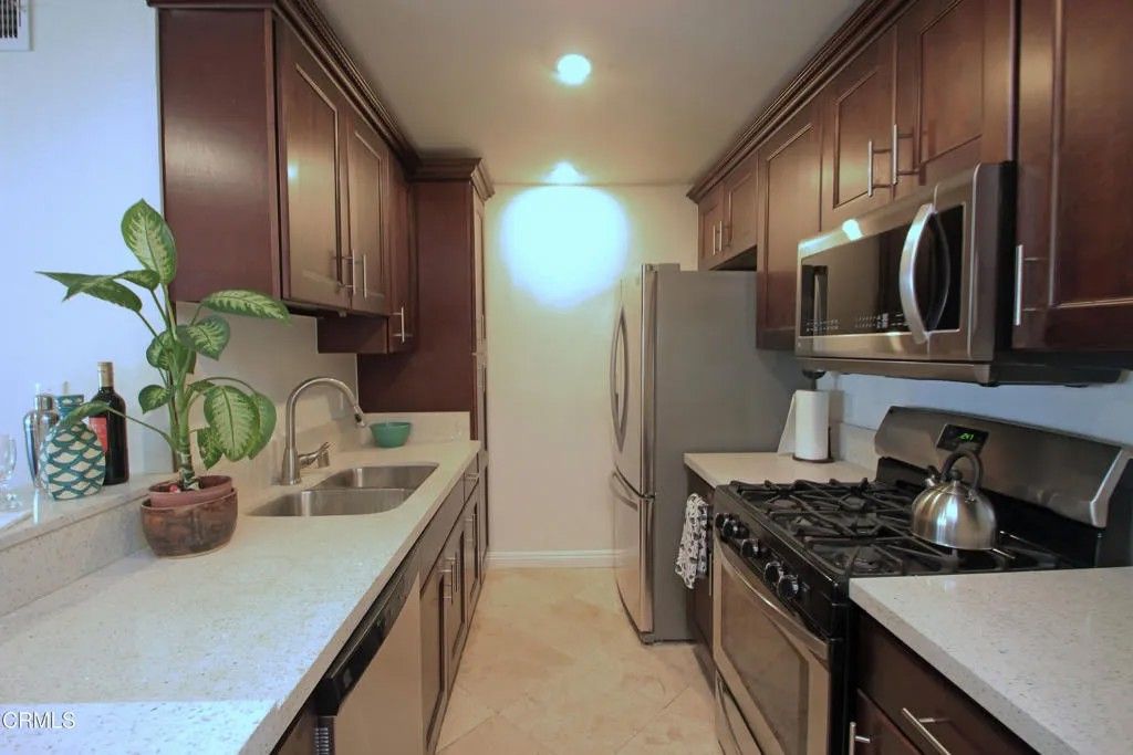 Photo of 5700 Etiwanda Avenue #123, Tarzana, CA 91356 (MLS # V1-35036)