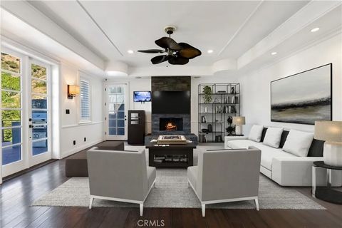 Photo of 8655 Hillside Avenue, Los Angeles, CA 90069 (MLS # SR25231863)