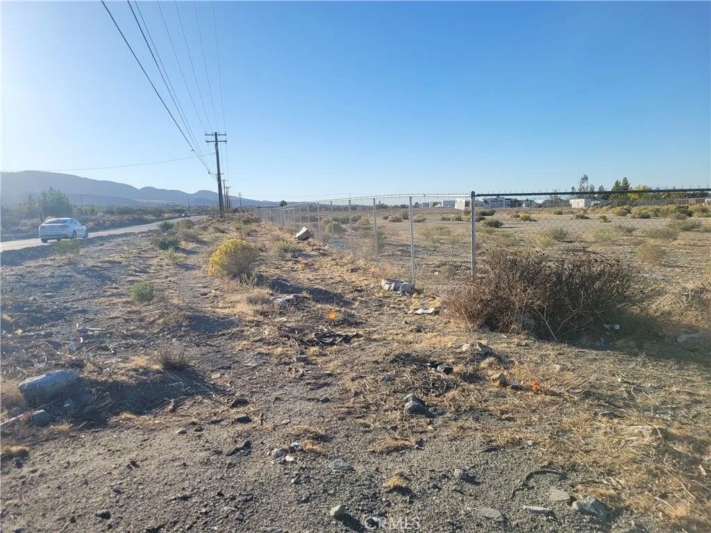 Photo of 2652 Phelan Rd, Phelan, CA 92372 (MLS # HD25249288)