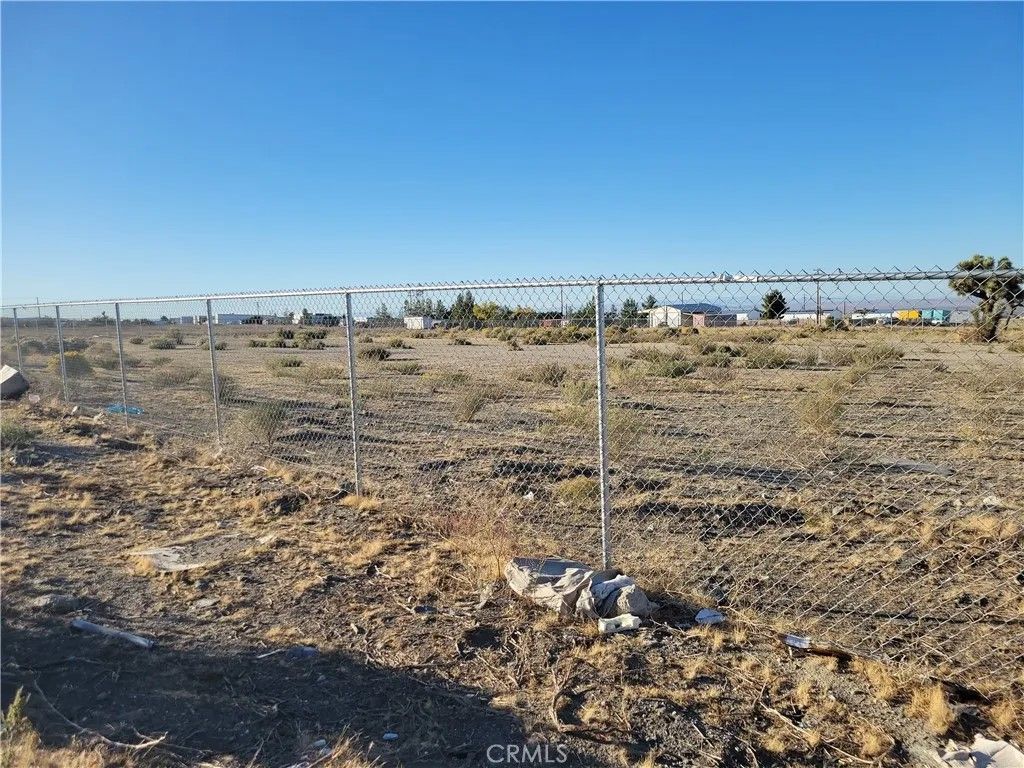 Photo of 2652 Phelan Rd, Phelan, CA 92372 (MLS # HD25249288)