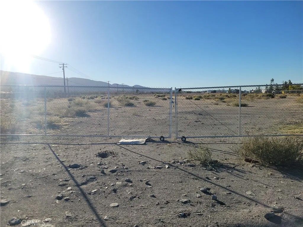 Photo of 2652 Phelan Rd, Phelan, CA 92372 (MLS # HD25249288)