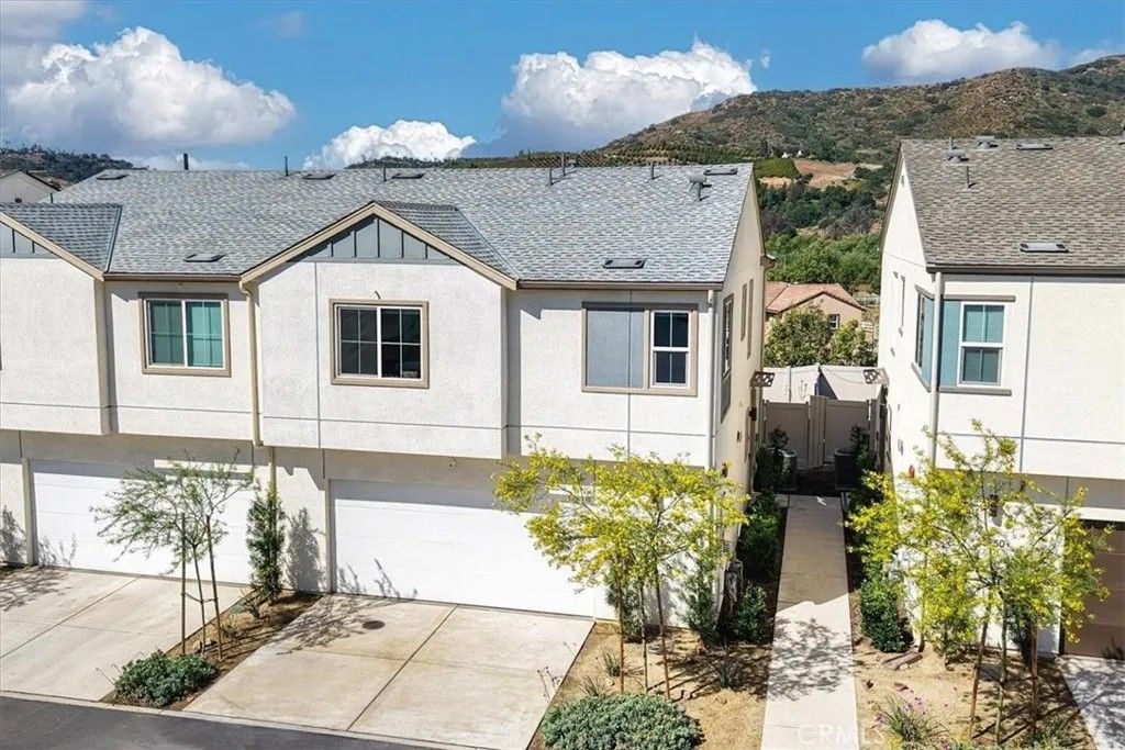 Photo of 35246 Blossom Pl, Fallbrook, CA 92028 (MLS # SW26050391)