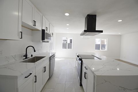 Tiny photo for 4772 Mount Gaywas Dr, San Diego, CA 92117 (MLS # 250041324)