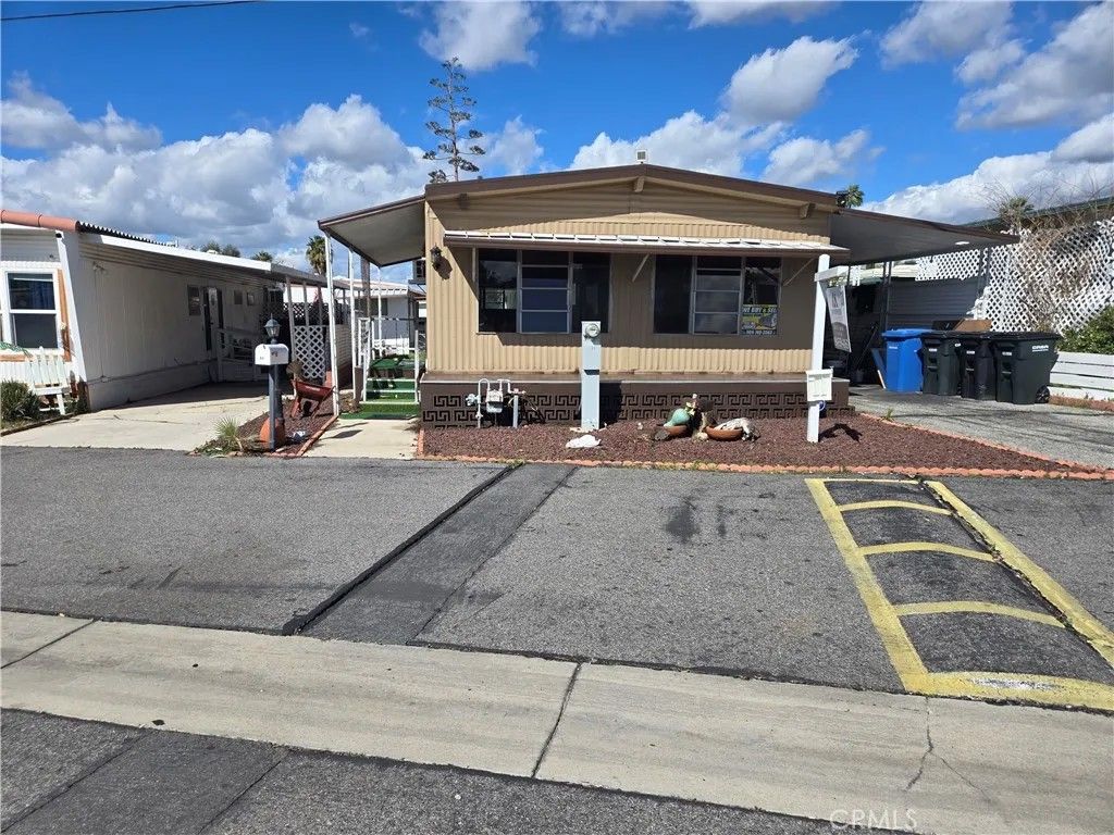 Photo of 1700 State St #56, Hemet, CA 92543 (MLS # CV26037922)