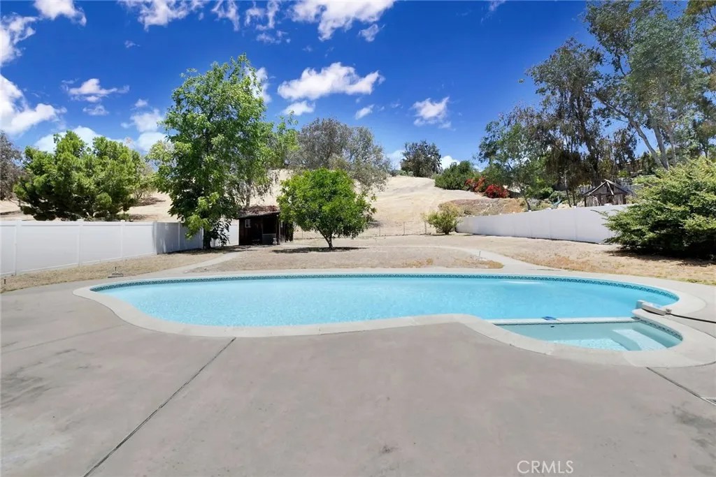 3949 Corral Canyon
