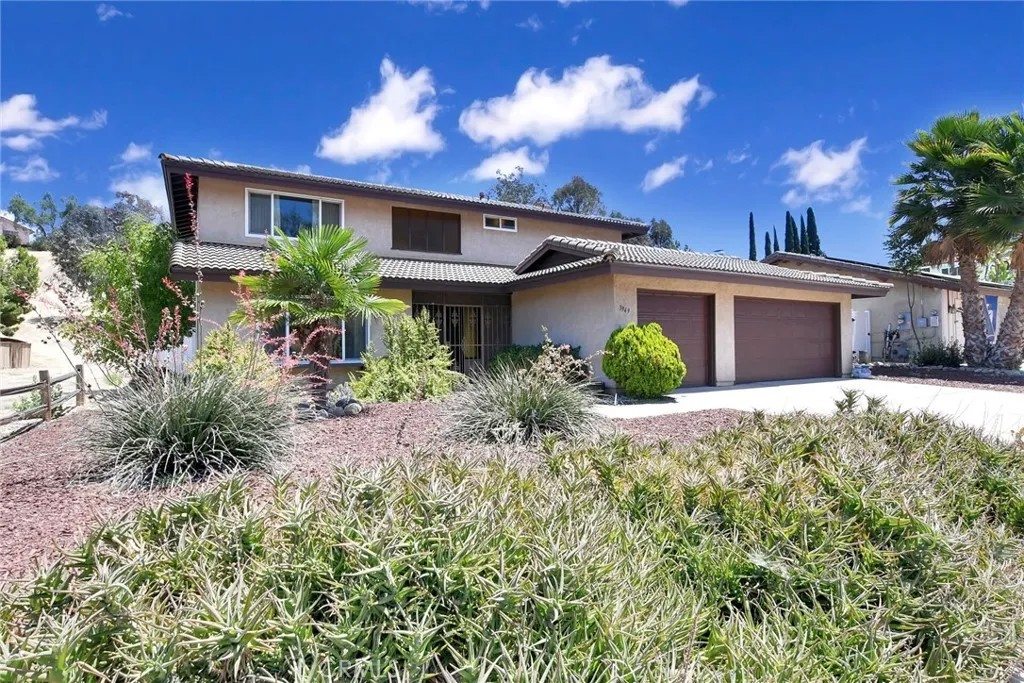 3949 Corral Canyon