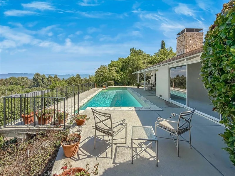 5015 Casa Dr.