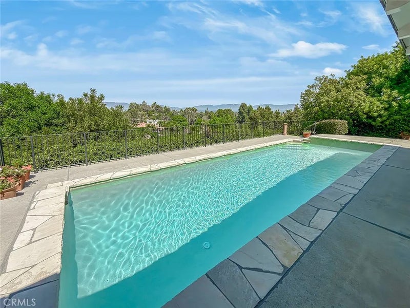 5015 Casa Dr.