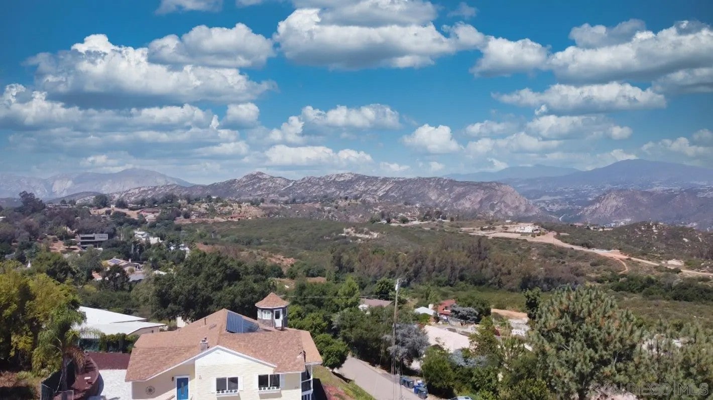 205 HIGHLINE TRAIL