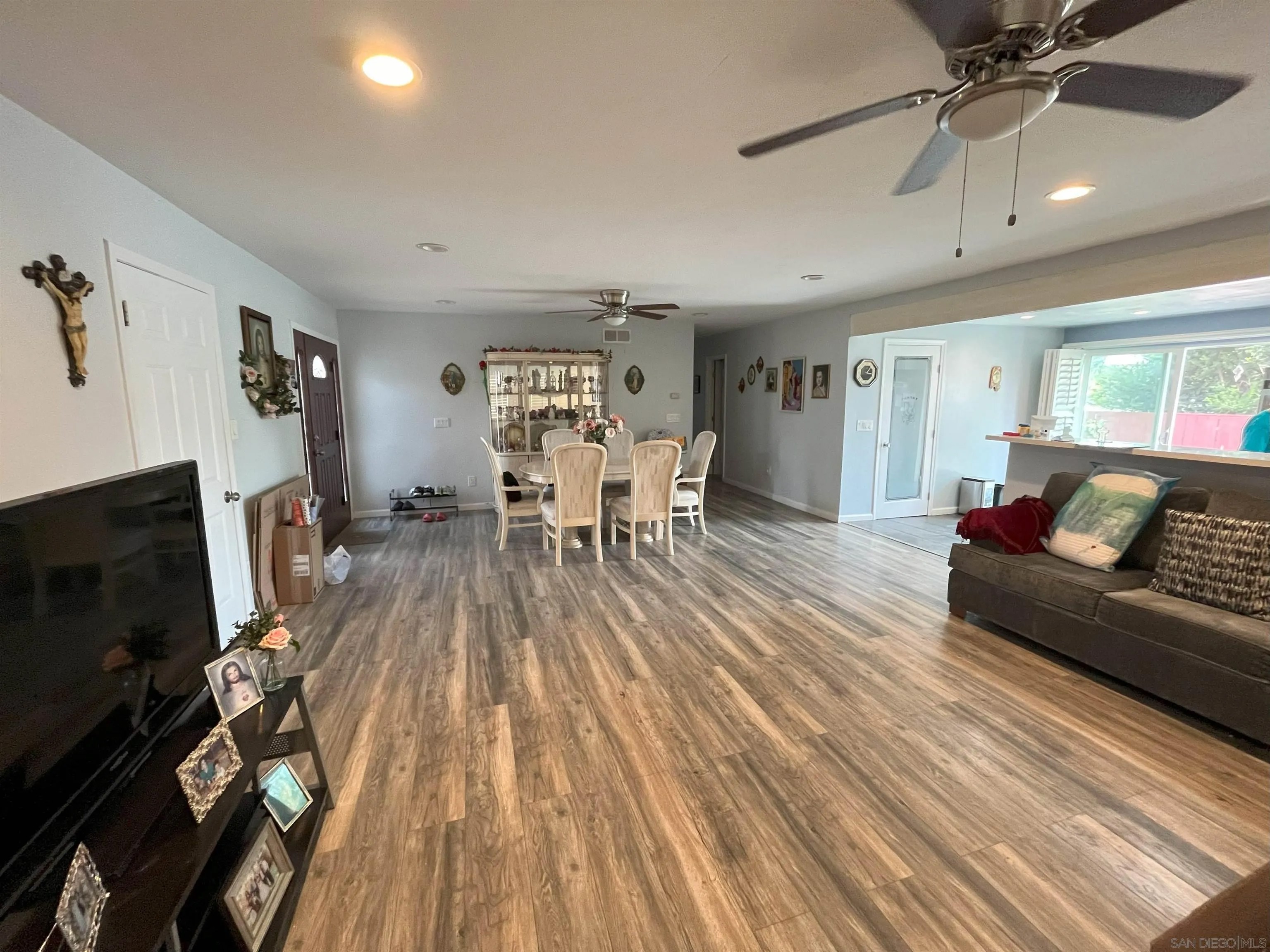 8447 Carlton Oaks Dr